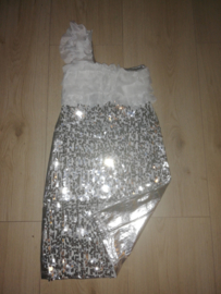 Superleuk stretch one/shoulder glitterjurkje met roezelmouwtje zilver mt 146/152/158