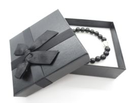 Prachtige armband van geslepen 8 mm zwarte Onyx kralen en Boeddha in geschenkdoosje