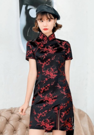 Leuk zwart/rood Chinees jurkje met voorsplitje pruimenbloesem motief maat 42