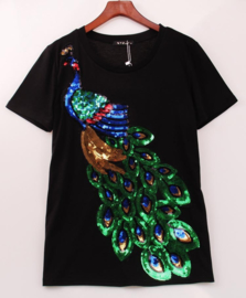 Mooi zwart shirt met prachtige grote pauw van pailletten