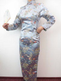 Fantastische lange zilveren Chinese jurk met mouwen draken en phoenix motief