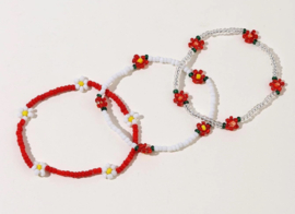 Superschattige Bohemian Ibiza kralenarmbandjes met bloemetjes wit/rood/helder 3 stuks