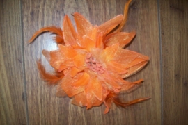 Prachtige grote haarbloem met glitters en veertjes oranje
