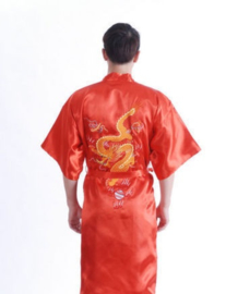 Stoere korte rode kimono met draak aan de achterzijde