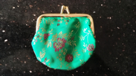 Leuk klein brokaat portemoneetje groen met gekleurde bloesem