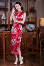 Prachtige lange mouwloze Chinese jurk rood met bloemen