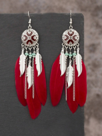 Bohemian oorbellen met rode en zilveren veertjes en turquoise kraaltjes V3