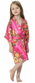 Prachtige kinderkimono met grote bloemen fuchsia