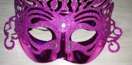 Prachtig sierlijk Venetiaans masker met glitter fuchsia