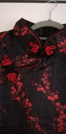 SALE Leuk Chinees zomerjurkje met Chinese knoopsluiting zwart/rode bloemenprint laatste maat 46