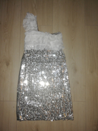 Superleuk stretch one/shoulder glitterjurkje met roezelmouwtje zilver mt 146/152/158