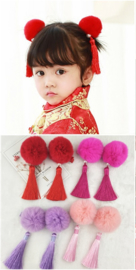 Setje Chinese haarclips met grote rode pompons en kwastjes