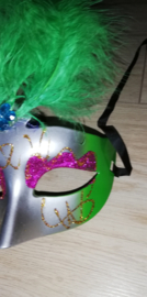 Venetiaans masker met groene veren