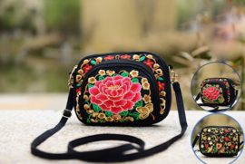 Prachtig 3-vaks aan beide zijden geborduurd schoudertasje met rozerode lotusbloem
