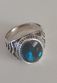 Nr. 12 Tibetaans zilveren ring met ovale blauwe facetsteen maat 20