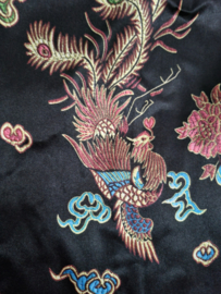 Mooie lange zwarte Chinese satijnen jurk met drakenprint maat 34/36