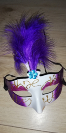 Venetiaans masker met paarse veren