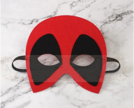 Geweldig leuk en stevig masker zwart/rood van vilt