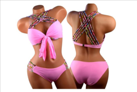 Leuke zwarte bikini maat 42/44 met gekleurde bandjes en push-up top op meerdere manieren te dragen!