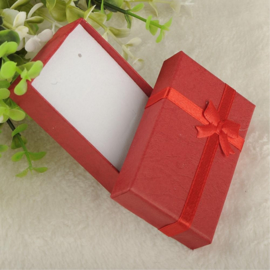 Sieraad geschenk doosje rood 5 x 8 cm