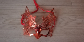 Prachtig sierlijk Venetiaans masker met glitter oranjerood