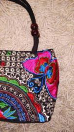 Supermooi geborduurd handtasje met rozerode vlinders