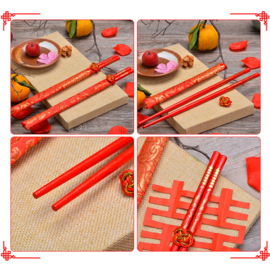 Rode chopsticks/haarpinnen in brokaat hoesje
