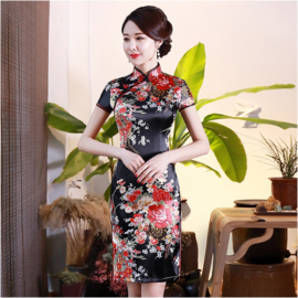 Bijzonder mooi Chinees jurkje zwart met rode bloemenprint t/m maat 48!