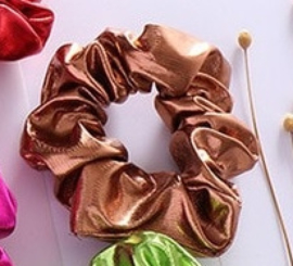 Bronzen glans scrunchie!