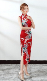 Elegante lange mouwloze Chinese pauwenjurk rood