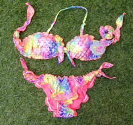 Superleuke Zeemeermin bikini oranjerood/multicolor met glinsterende zilveren "schubben" + haarscrunchie