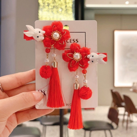 Setje rode Chinese haarclips met konijntjes, bloemetjes, klosjes en pompons nr.9