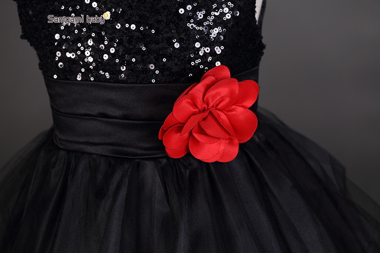 Prachtige zwarte feestjurk met pailletten lijfje en rode bloem in de taille maat 146/152 (170/14) | feestjurken, & communie | Aladdin en Yasemin