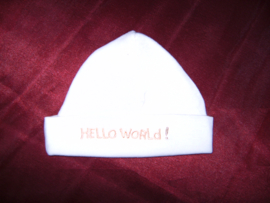 Babymutsje "Hello World"