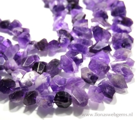 Amethyst free shape ca. 15-20mm (i40)