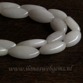 Witte Jade eye shape ca. 20x10x6mm (J38)