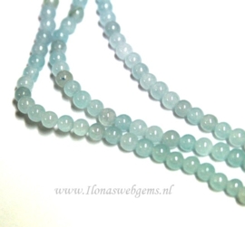 Jade pastel blauw rond ca. 4.5mm (i145)