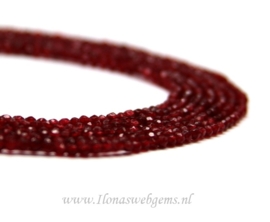 Jade mini donker-rood facet rond ca. 2,3mm (La8-1)