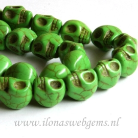 Howliet kralen skulls groen ca. 13mm (M9)