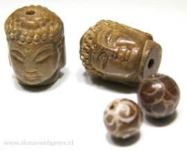 1 Jade buddha hoofdje ca. 28x21mm (R2-36)