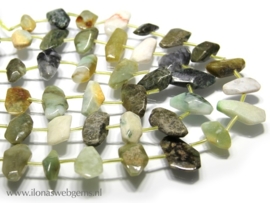 Jade soft shape ca. 10-20mm (G46)