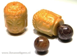 2 stuks jade buddha hoofdje ca. 28x21mm (i59)