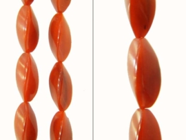 Bloedkoraal oud Hollands halve twist ca. 12x5mm
