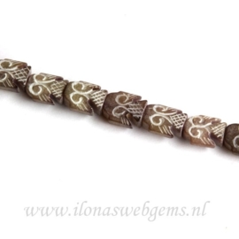 Carved Jade ca. 15x13x6mm (i81)