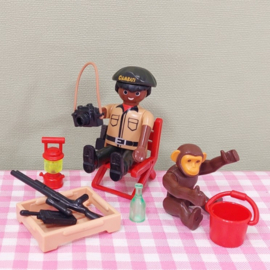 Playmobil 4826 Safari Oambati Ranger figuur met aap - Playmobil Wild Life - Avontuur