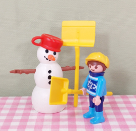 Playmobil Special 4680 Jongen met sneeuwpop - kerstmis - winterpret