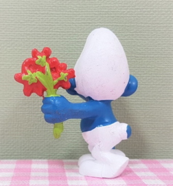 Vintage Smurf met boeket bloemen  -  Schleich Peyo W. Germany