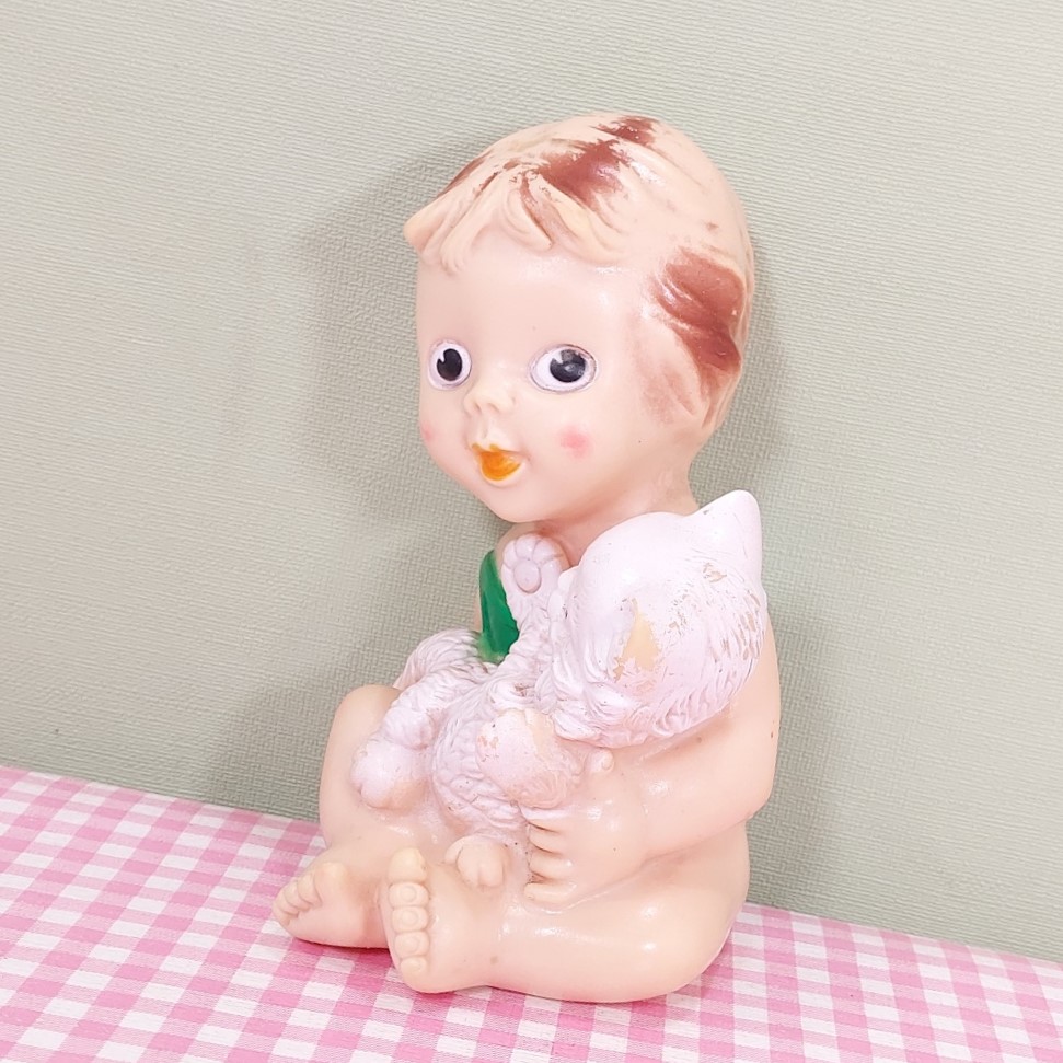 Vintage piepfiguur/squeaky toy Ledra Italy - Meisje met kat - jaren 60