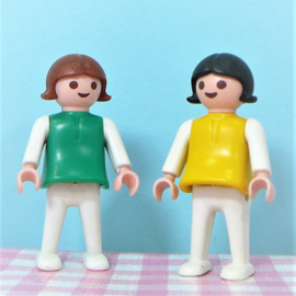 Vintage playmobil kinder figuren - meisje groen / geel