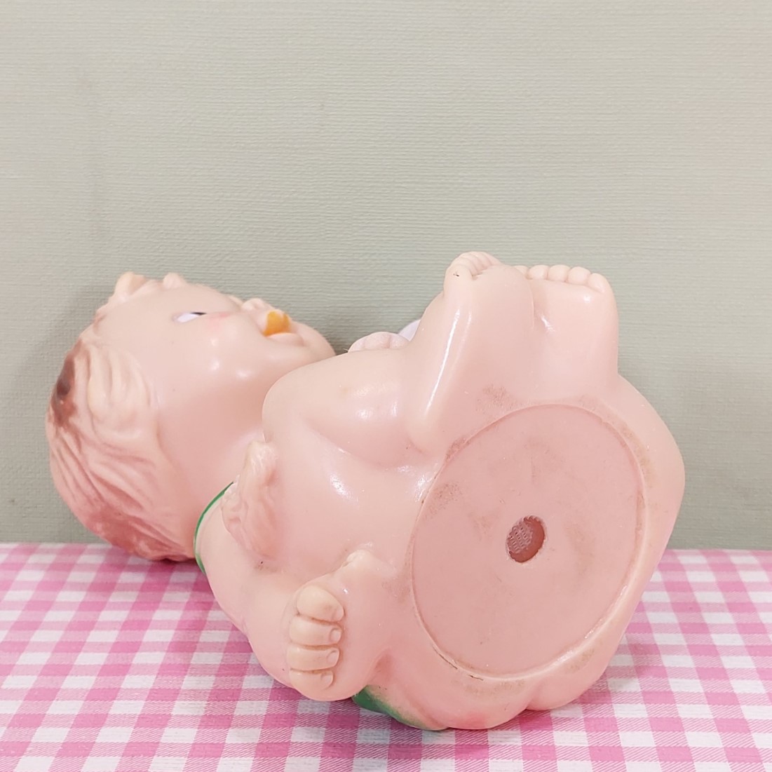 Vintage piepfiguur/squeaky toy Ledra Italy - Meisje met kat - jaren 60